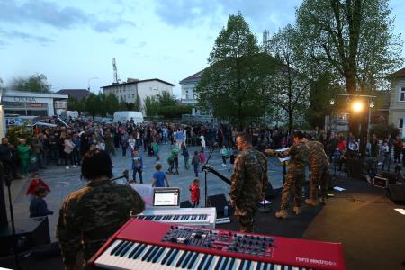 DVE UNIFORMI ENA PESEM 17 FOTO LJUBO VUKELIČ